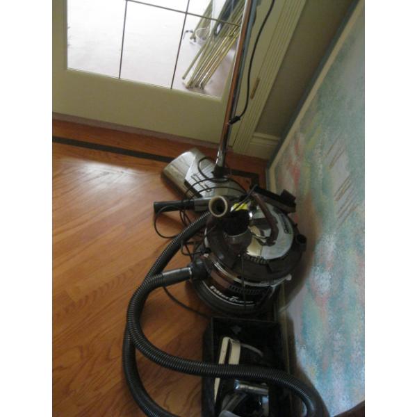 FILTER QUEEN VACUUM W/ACCESS.