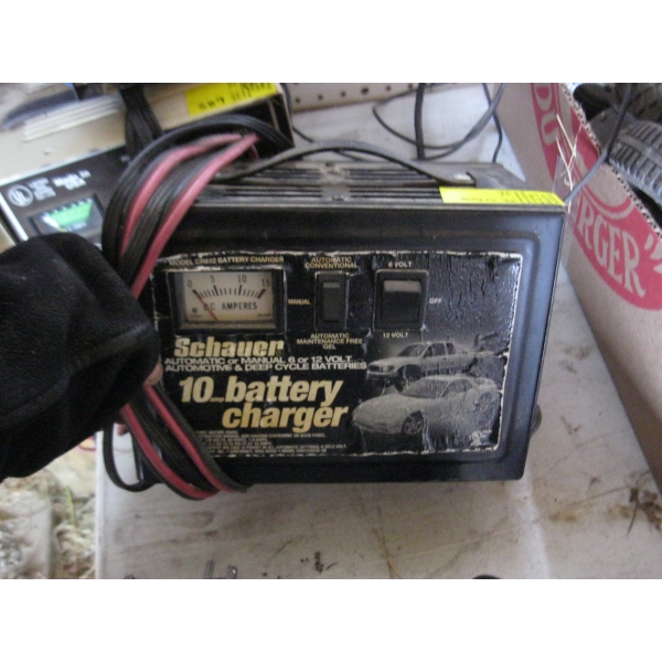 6 & 12V BATTERY CHARGER