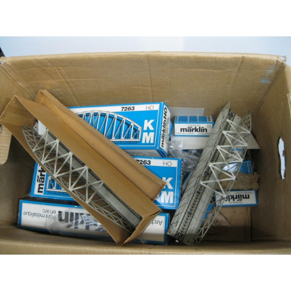 BOX W/ASST. MARKLIN ACCESS. - BRIDGES, ETC.