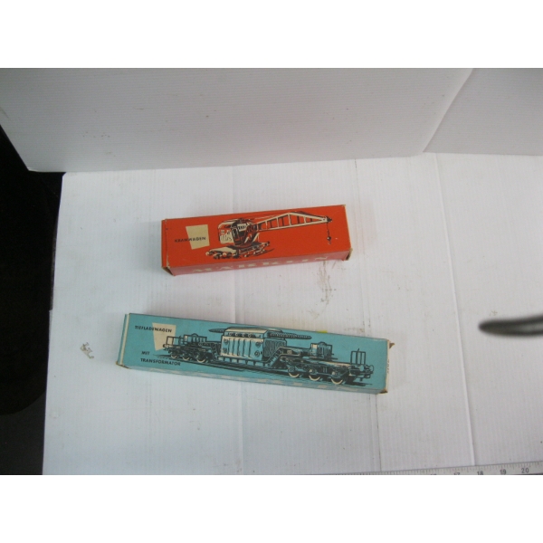 2 MARKLIN HO TRAIN CARS