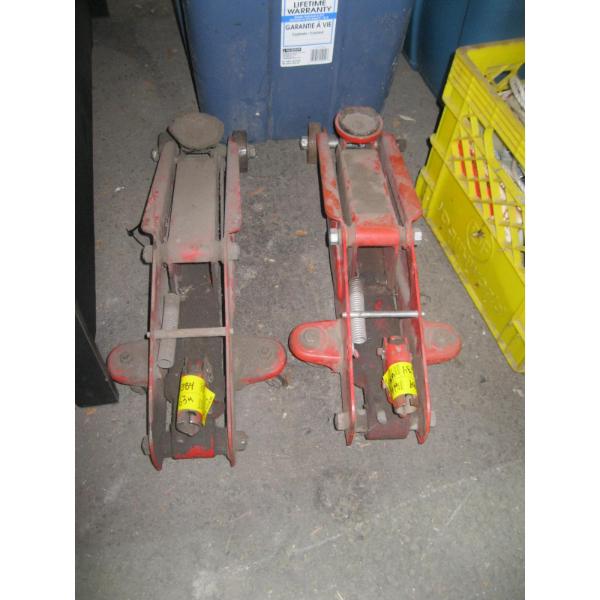 2 HYDRAULIC BOTTLEJACKS - 1 NOT WORKING