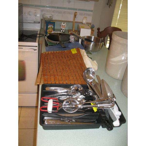 MISC. PANS, DECORATIVE ITEMS, ETC.