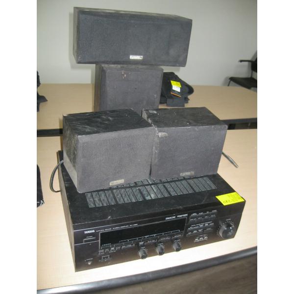 YAMAHA STEREO RECEIVER W/4 SPEAKERS
