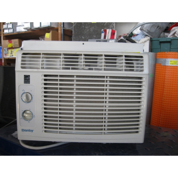 DANBY WINDOW MOUNT AIR CONDITIONER