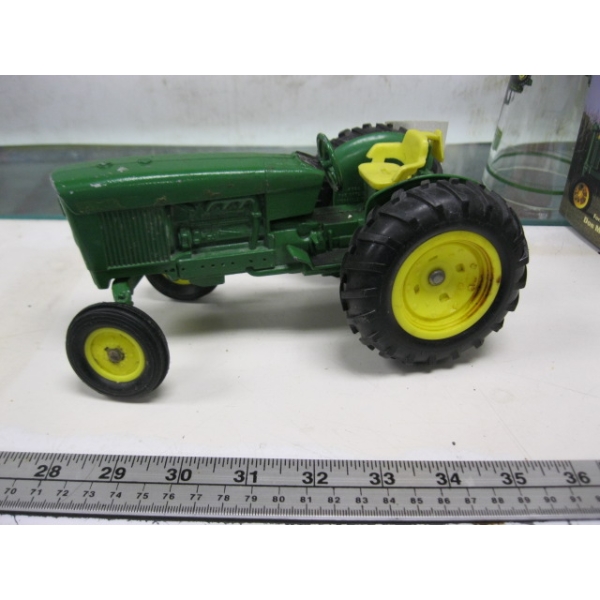 JOHN DEERE DIECAST TRACTOR