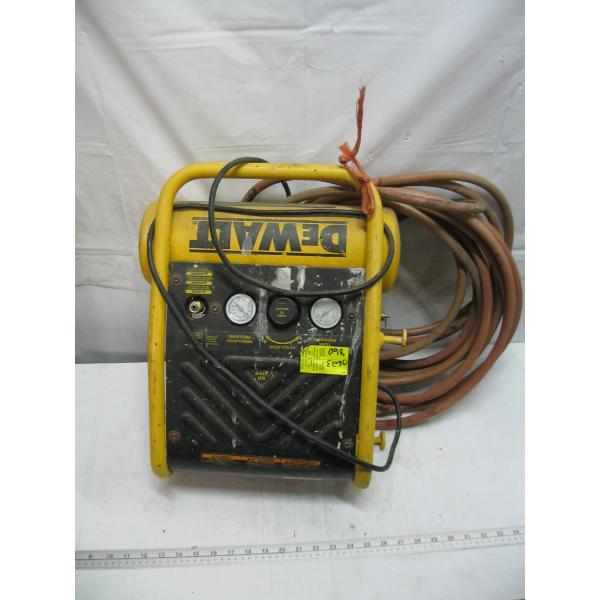 DEWALT AIR COMPRESSOR W/HOSE
