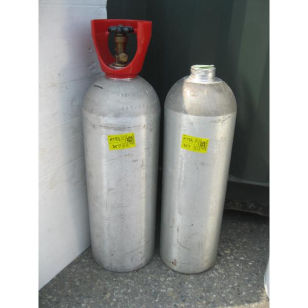 2 TANKS
