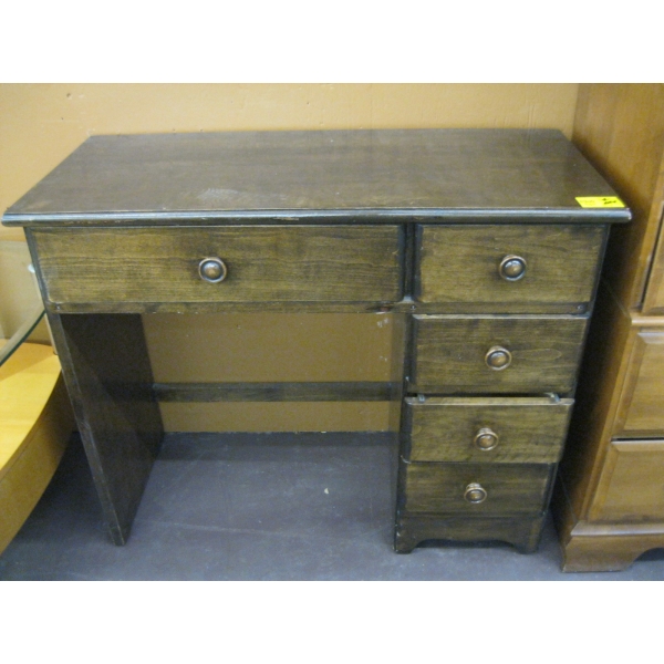 SM. 5 DRAWER DESK