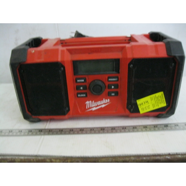 MILWAUKEE JOBSITE RADIO CHARGER