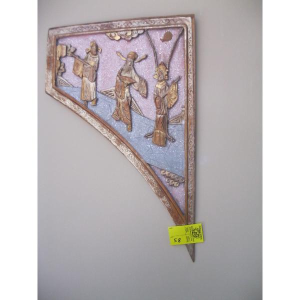 2 DECORATIVE WALL HANGINGS