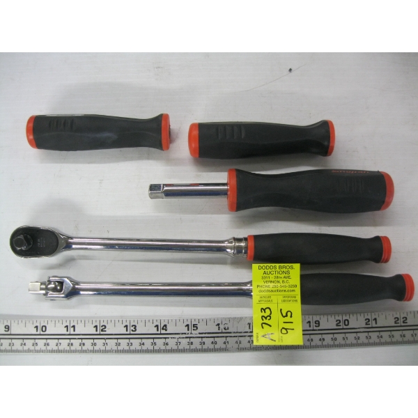 SNAP ON RATCHET, BREAKER BAR, BIT ADAPTER & 2 HANDLES