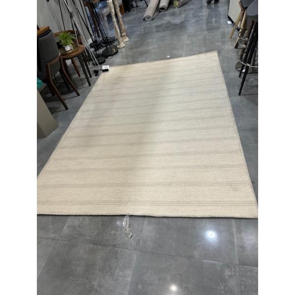 APPROX. 6'X9' 100% WOOL AREA CARPET 
