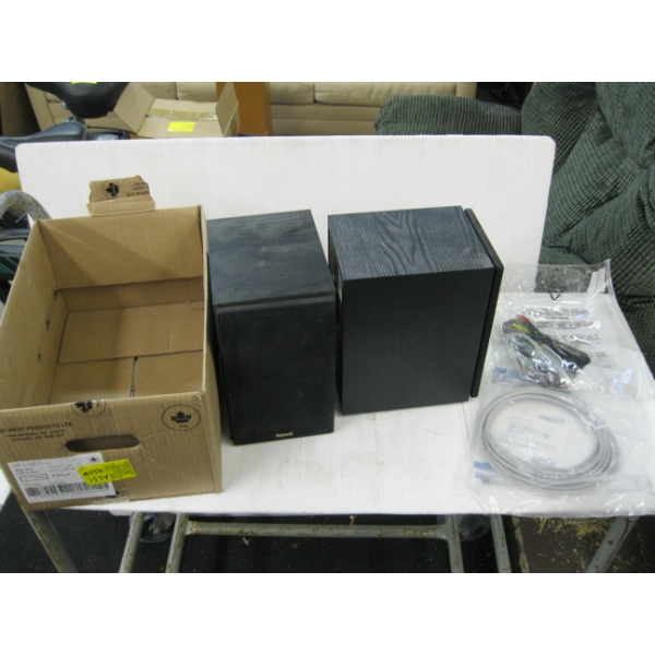 PAIR OF KLIPSCH BOOKSHELF SPEAKERS