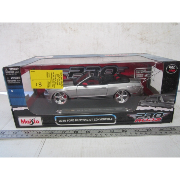2010 FORD MUSTANG GT CONVERTIBLE DIECAST CAR