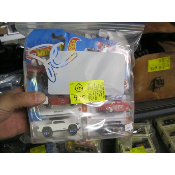 10 NEW HOTWHEELS CARS
