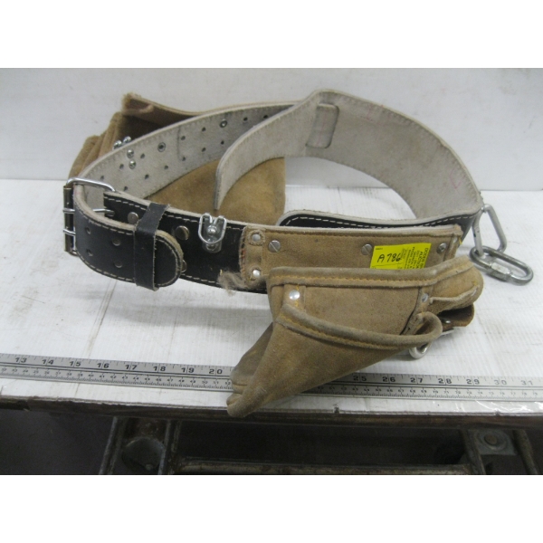 LEATHER BELT W/NAIL POUCHES