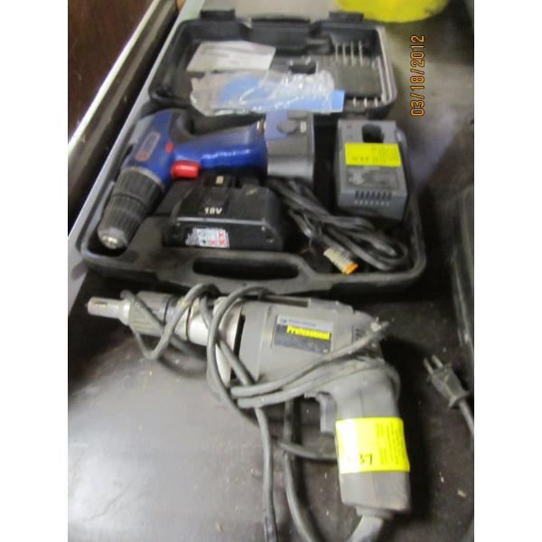 BLACK & DECKER PROFESSIONAL DRYWALL GUN & A CORDLESS DRILL SET