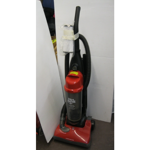 DIRT DEVIL FEATHERLIGHT UPRIGHT VACUUM