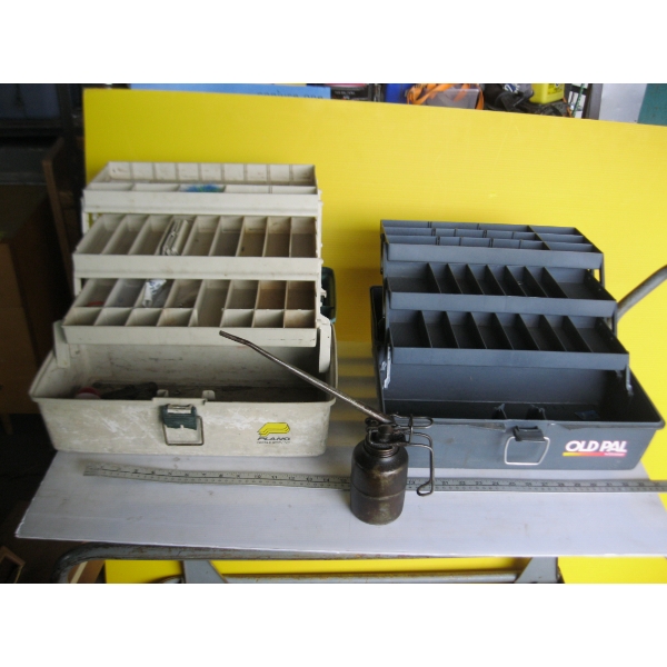 2 TACKLEBOXES & AN OILER