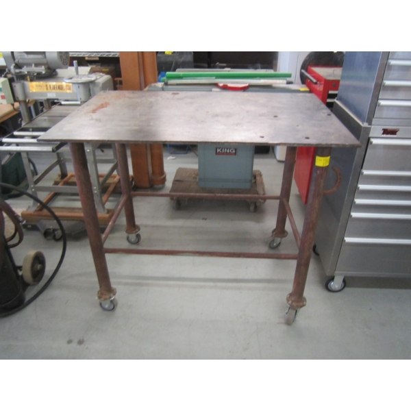ROLLING METAL WELDER'S TABLE