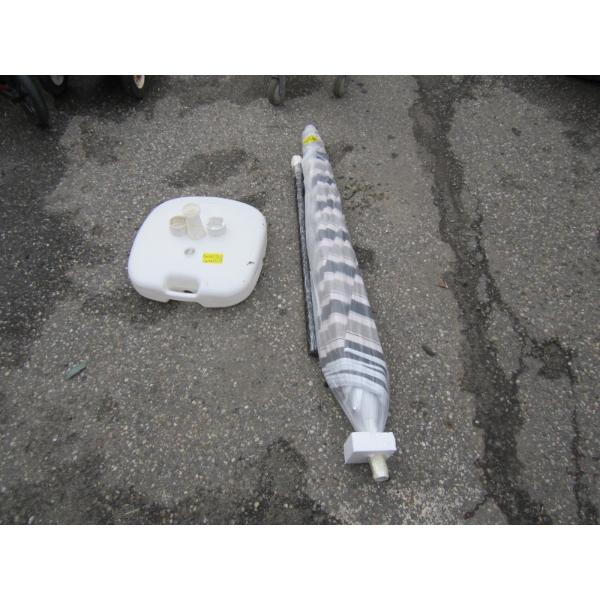 UMBRELLA & PLASTIC STAND