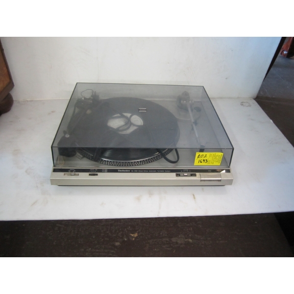 TECHNICS SL-E20 DIRECT DRIVE AUTO TURNTABLE