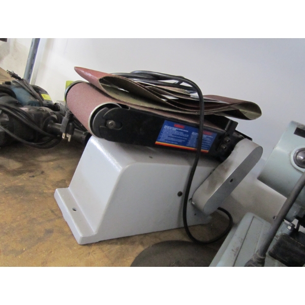 KING CANADA 4"X36" BELT & 6" DISC SANDER W/EXTRA BELTS & DISCS