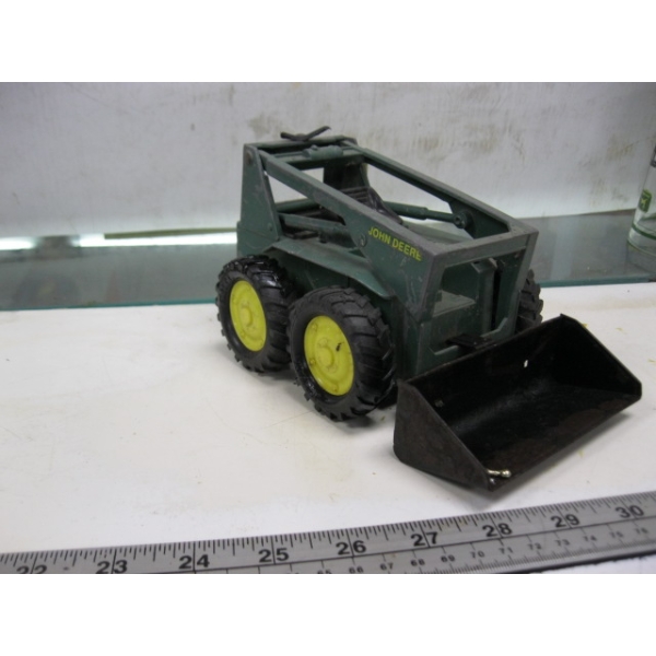 JOHN DEERE DIECAST SKID STEER