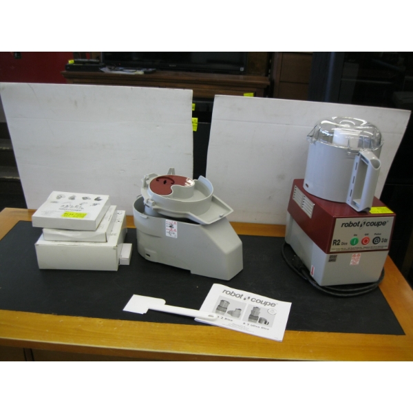 NEW ROBOT COUPE R2 3 QT SLICER W/ACCESS.