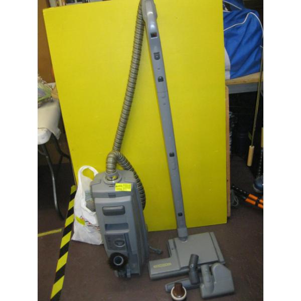 ELECTROLUX EP6500 VACUUM W/ACCESS.