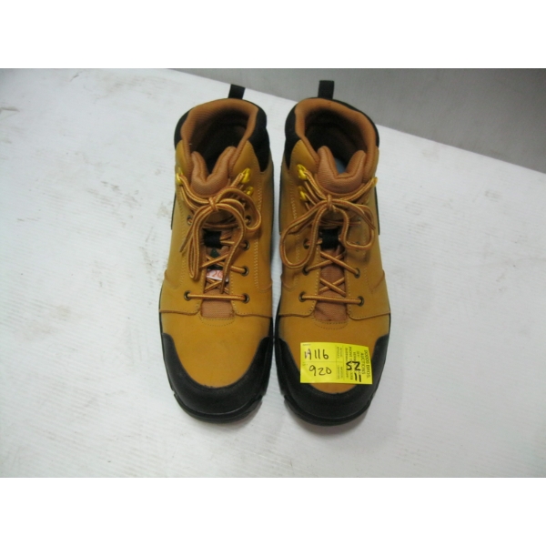 NEW PAIR OF SZ 11 STEEL TOE WORK BOOTS