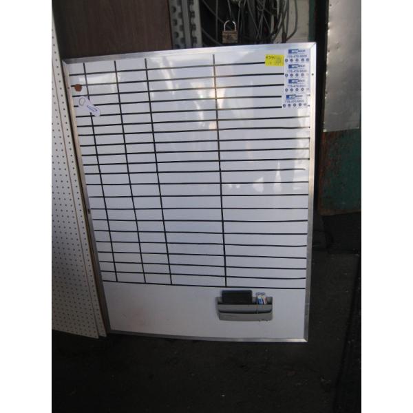 2 WHITEBOARDS