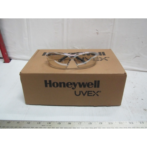 10 PAIR OF SAFETY GLASSES