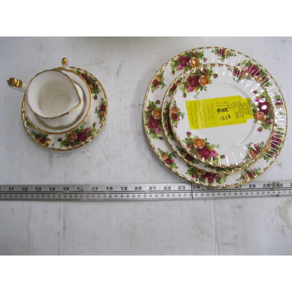 9 PIECES OF OLD COUNTRY ROSE CHINA