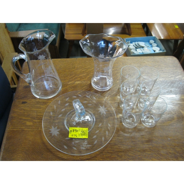 9 PIECES OF GLASSWARE - PITCHER, SERVING TRAY & GLASSES