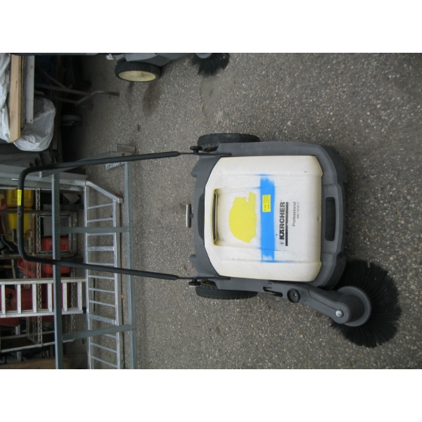 KARCHER DRIVEWAY SWEEPER
