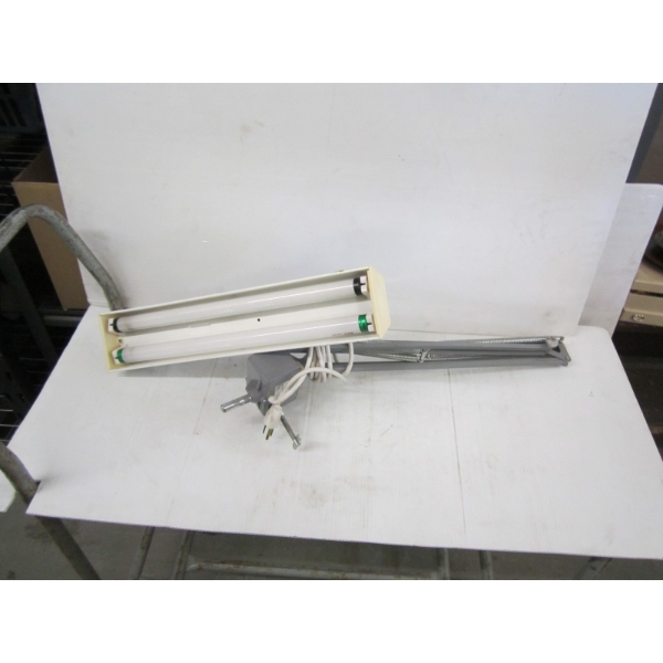 FLUORESCENT DESK LAMP W/HOLDER