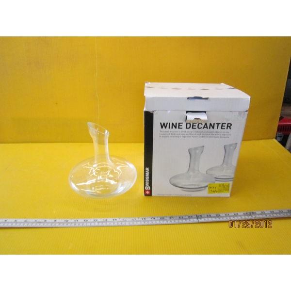 NEW GLASS DECANTER IN BOX