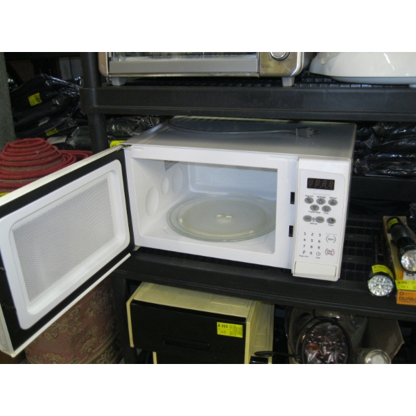 GE WHITE MICROWAVE OVEN
