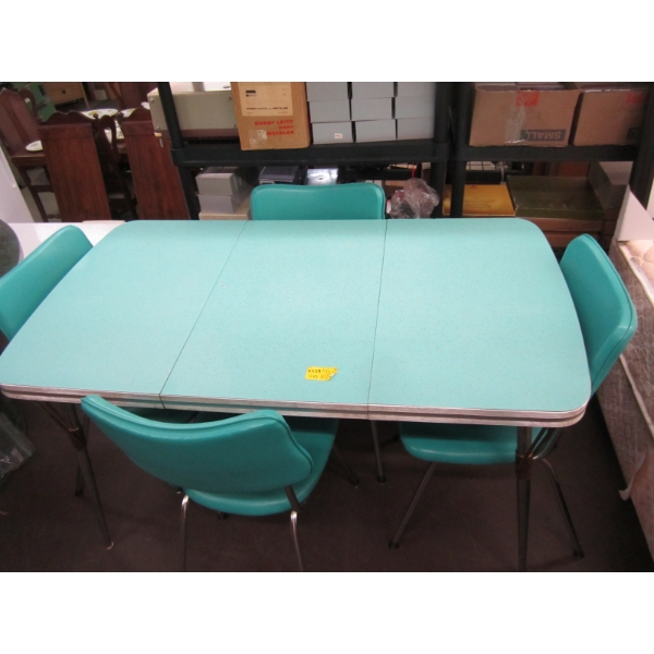 TURQUOISE 1950s DINETTE TABLE & CHAIRS - VERY NICE CONDITION
