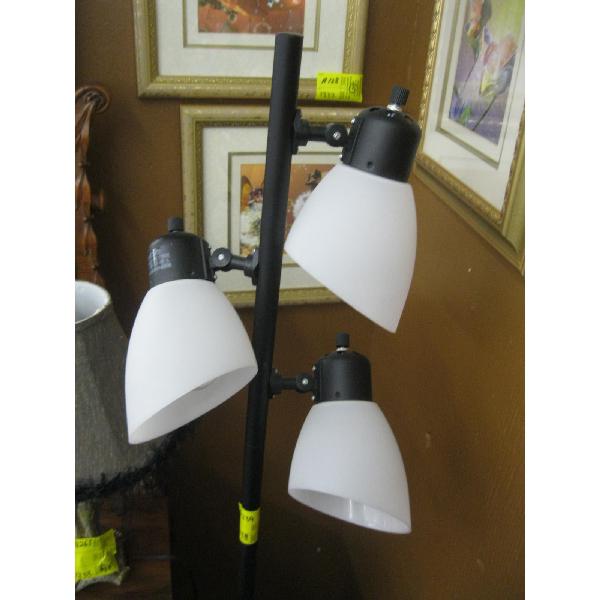 3 LIGHT FLOOR LAMP