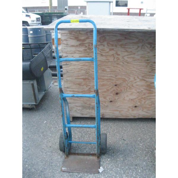 2 WHEEL HAND TRUCK - NEEDS WELDING