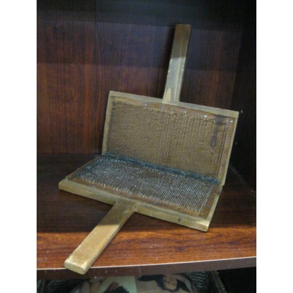 PAIR OF WOOL KARDERS