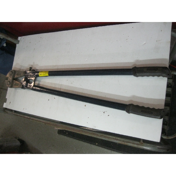 LG. SET OF BOLT CUTTERS