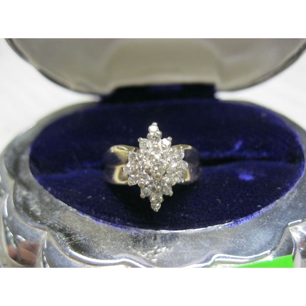 LADIES 10KT DIAMOND RING - 3G - SZ 4