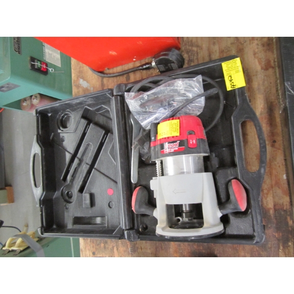 FREUD 2 1/4HP ROUTER IN CASE