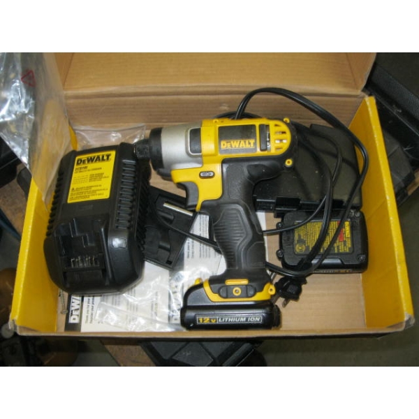 DEWALT 12V CORDLESS DRILL W/CHARGER, 2 BATTERIES & BIT SET