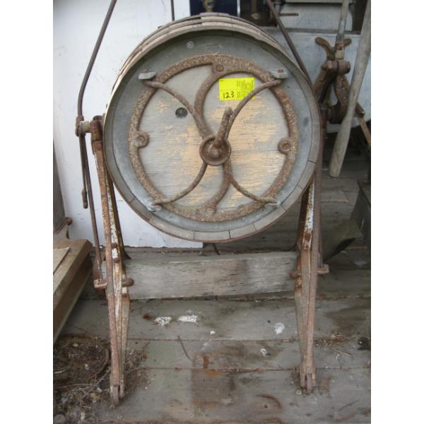 BARRELL HAND CRANK WASHING MACHINE