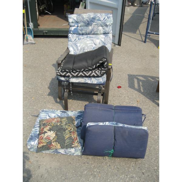 GLIDING ROCKER PATIO CHAIR W/EXTRA CUSHIONS