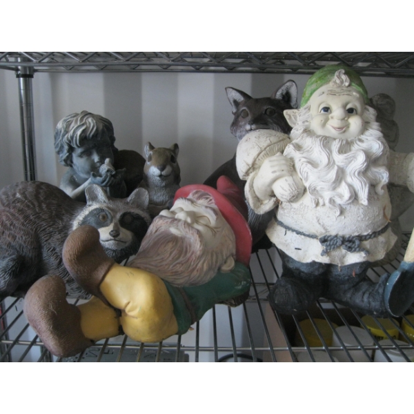 GARDEN FIGURINES